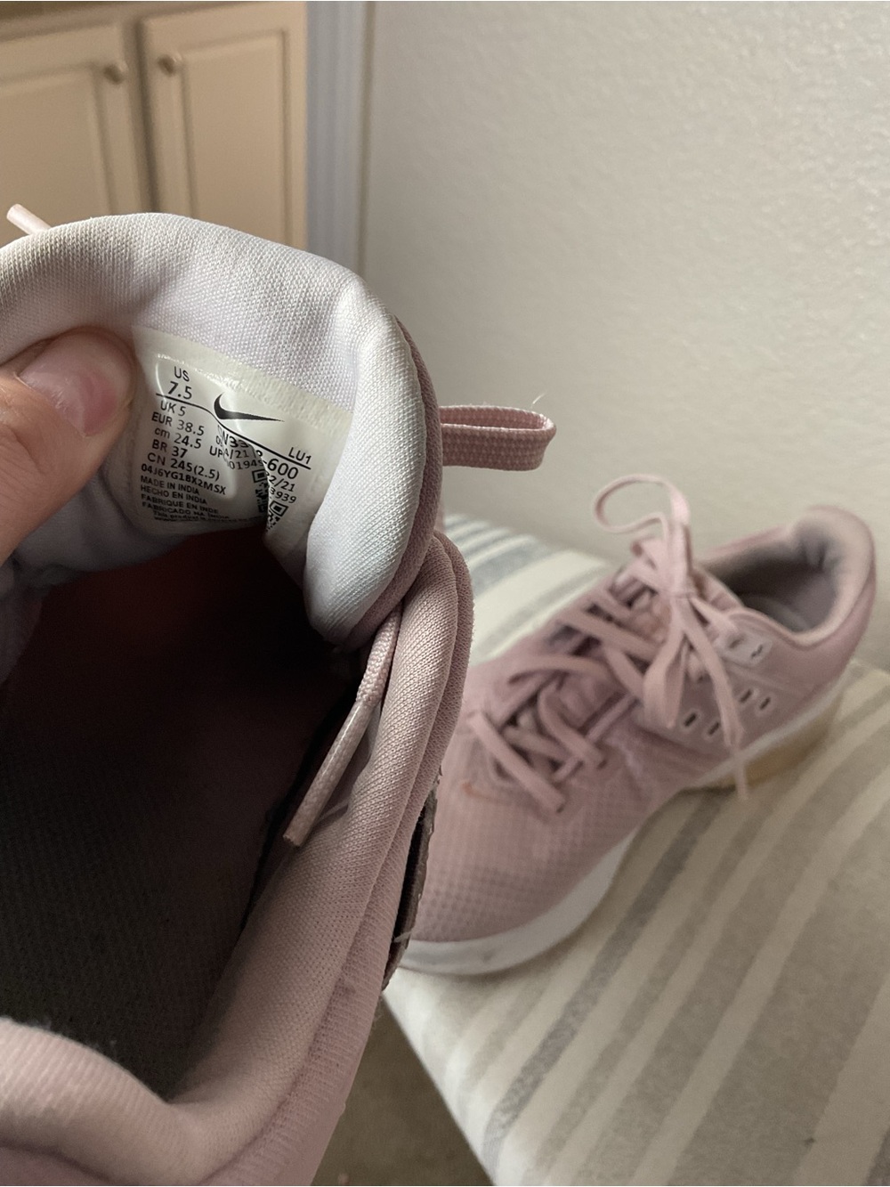Nike Womens Air Max Bella TR 4 Champagne Pink Lace-Up Sneakers - Picture 7 of 7